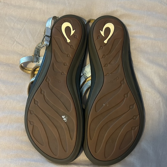 Olukai sling back sandal. Gold size 40 very good used condition - Picture 2 of 5